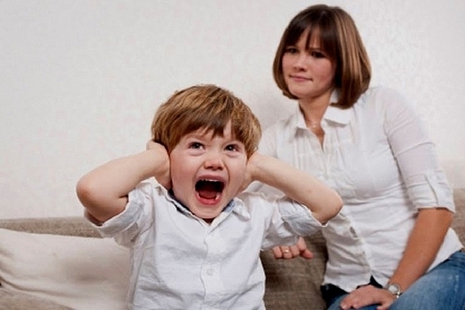 10 Các cách dạy con trai bướng bỉnh không cần quát mắng